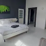 Bed & Breakfast In Monumental House Maastricht Centre