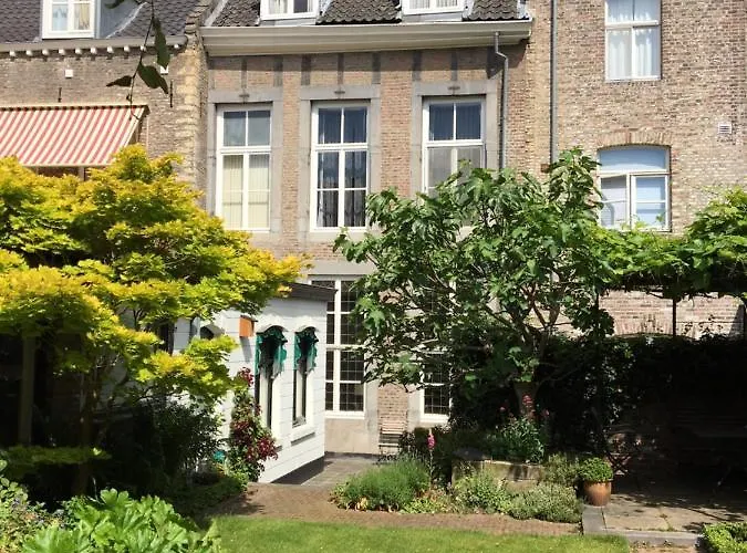 Bed & Breakfast In Monumental House Maastricht Centre